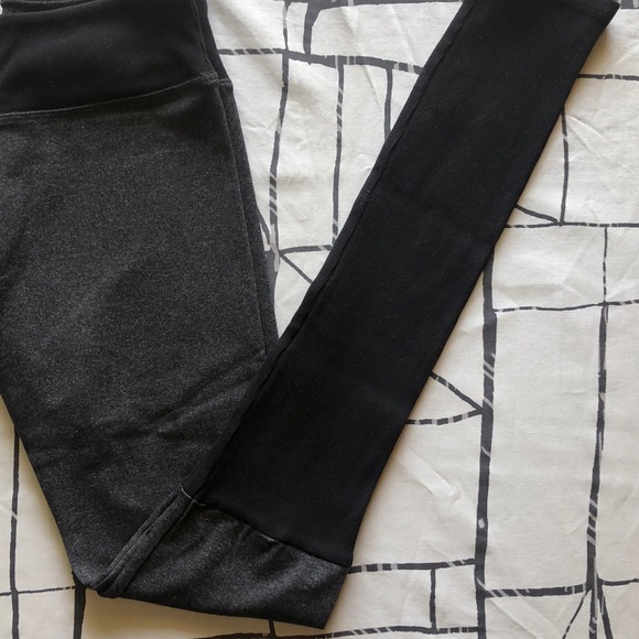 Color-blocked leggings from Jala Clothing. - Picture 7 of 7